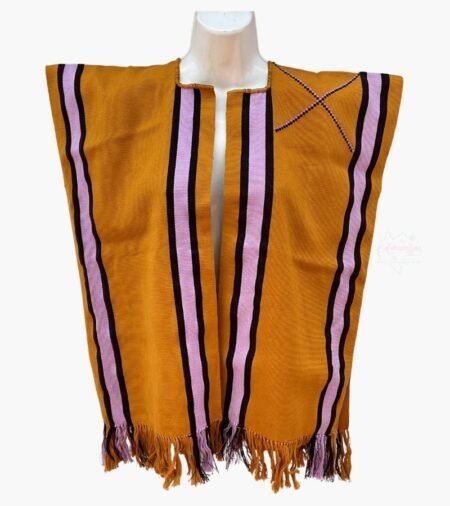 Huipil artesanal, telar de cintura con lineas color lila y negra tipo gabán con flecos