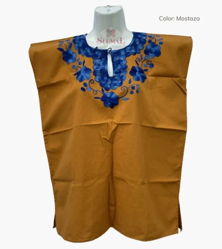 Blusa artesanal de Chamula en manta de algodón con flores bordadas a mano en el cuello frontal