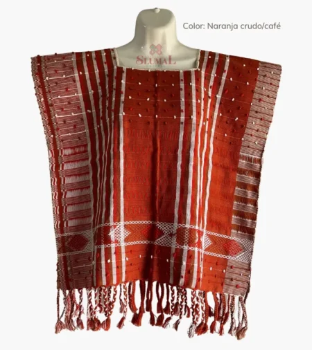 Blusa atesanal de Zinacantán en telar de cintura con nuditos, brocado y flecos
